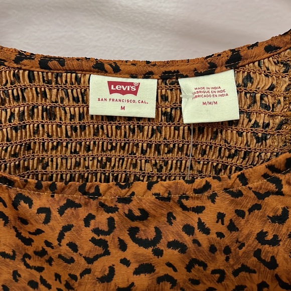 Brand: Levi’s | Leopard Print, Puffy Sleeved Blouse - Picture 4 of 7